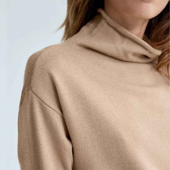 Bundle of Wilfred Cyprie Sweaters in Oxford Tan and Gray - Picture 6 of 15